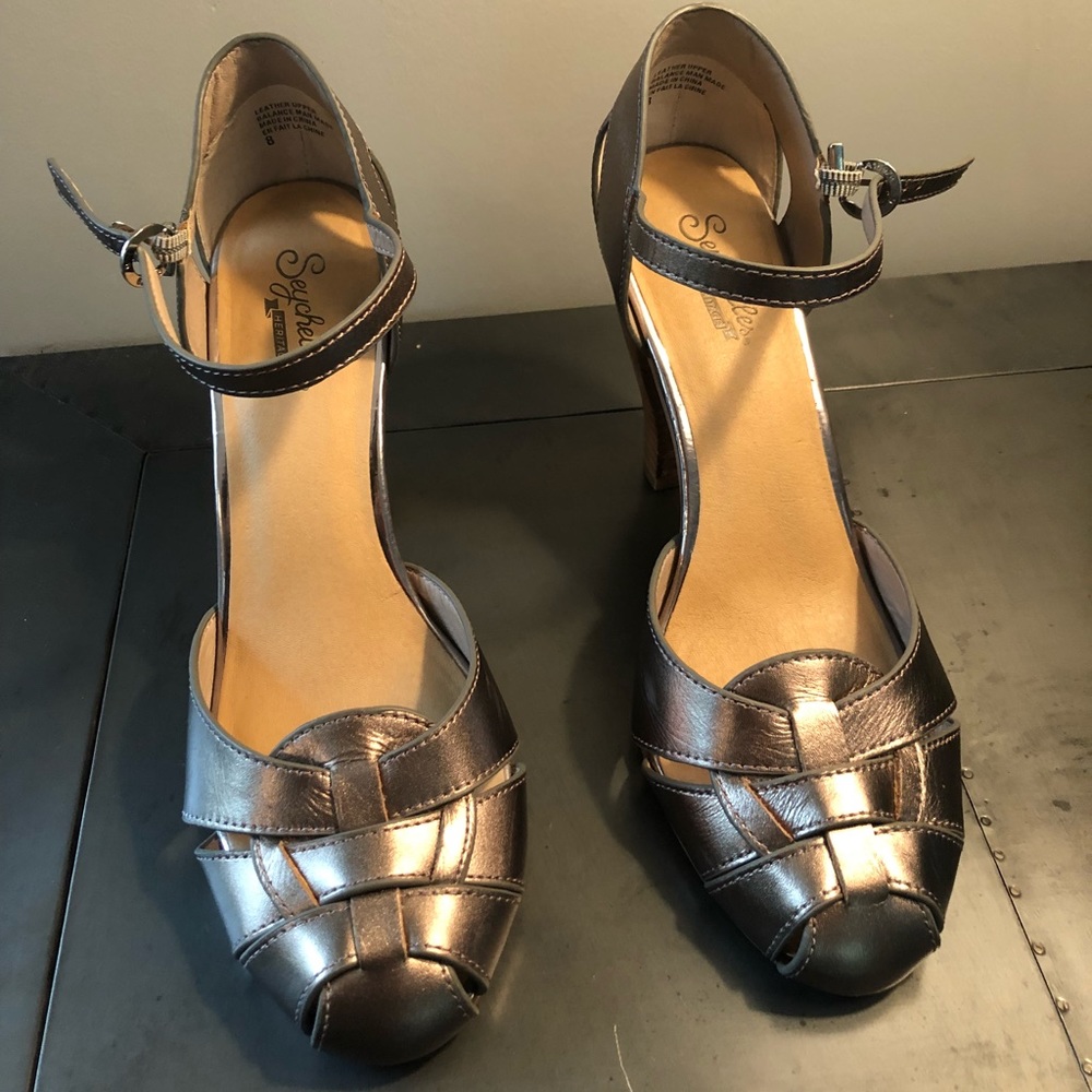 Seychelles Metallic silver